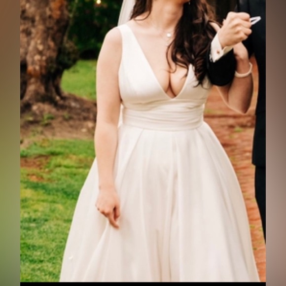 Cummerbund gown AND veil- David’s Bridal size 10 PLEASE READ DESCRIPTION - Picture 2 of 8